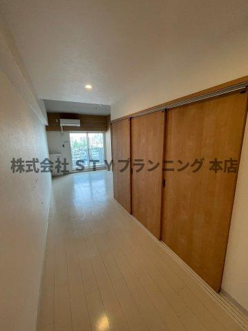 仲介手数料0円！！Alba Grande 名護屋の居間・リビング