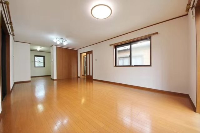 鶴馬戸建の居間・リビング
