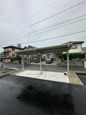 グラシア山之手の駐車場