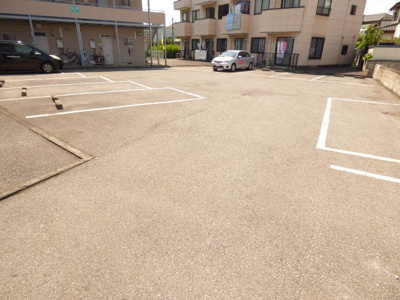【空要確認】敷地内に駐車場あります
