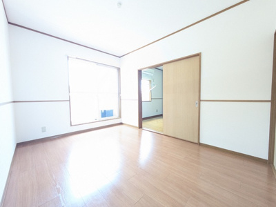 明るい印象のお部屋です！