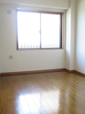 玄関側洋室です。