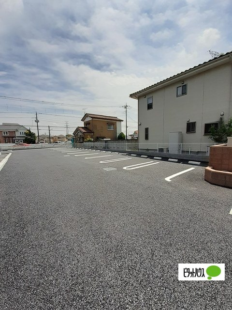 メゾン　ＴＯＺＥＮの駐車場