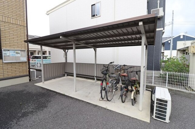 アロッジオ城川のその他|駐輪場