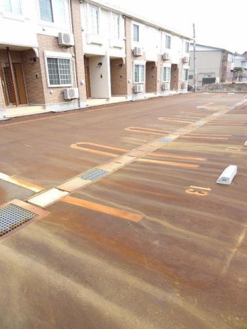 フェリシアの駐車場