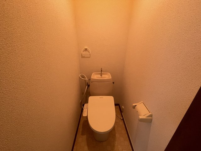 長岡市中沢２丁目のアパートの洋室