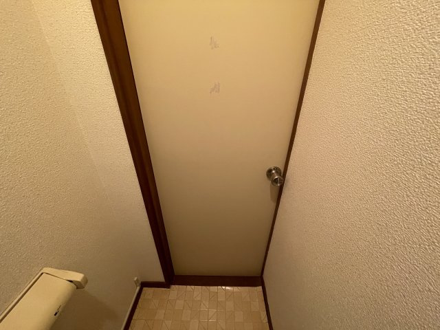 長岡市中沢２丁目のアパートの洋室