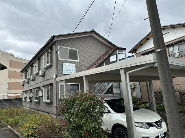 長岡市中沢２丁目のアパートの駐車場