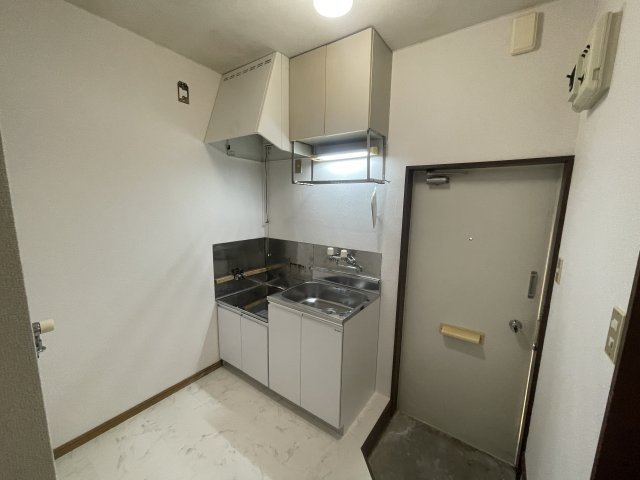 長岡市中沢２丁目のアパートのキッチン