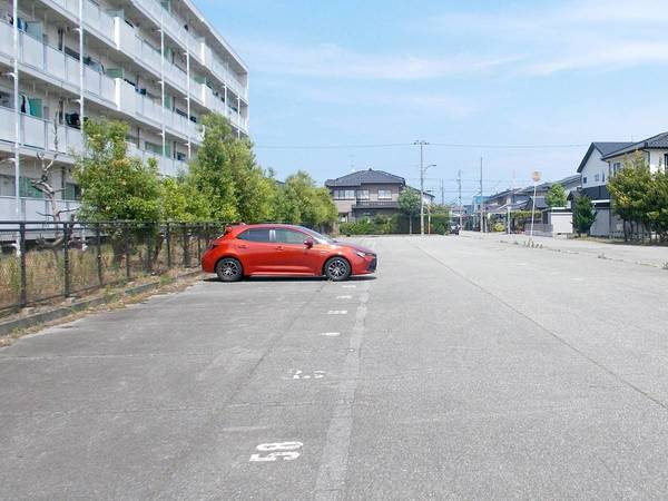 ビレッジハウス片口2号棟の駐車場