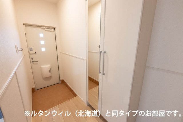 インテルノ　イーストの玄関