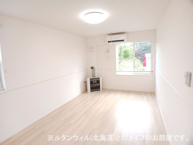インテルノ　イーストの居間・リビング