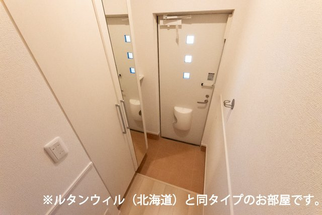 インテルノ　イーストの玄関