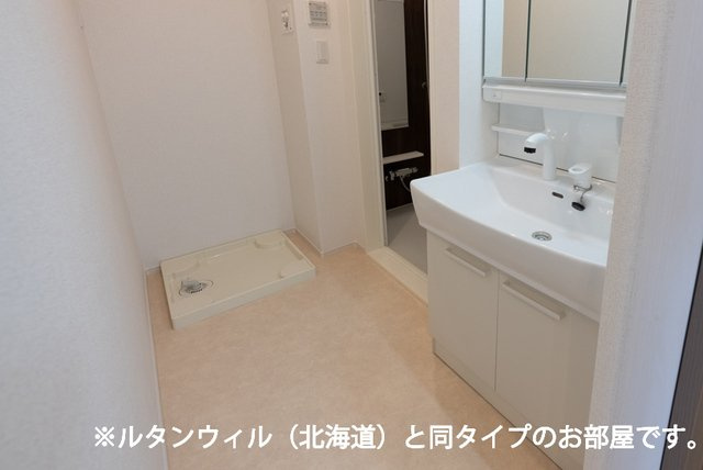 インテルノ　イーストの洗面所