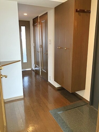 フロントシティ琴似Ｄ棟の玄関