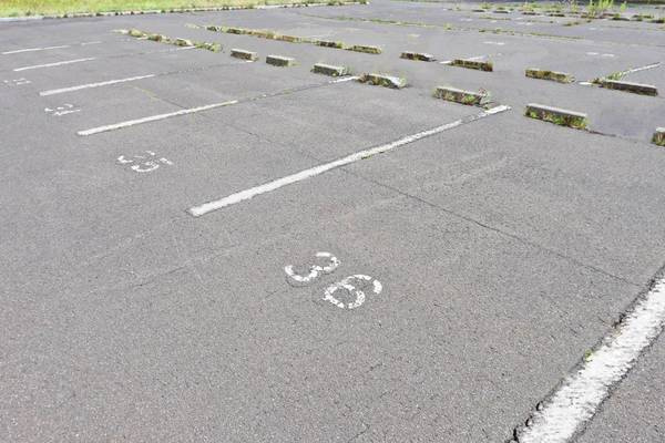 ビレッジハウス桜台タワー4号棟の駐車場