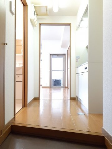クレスト呉服町の玄関