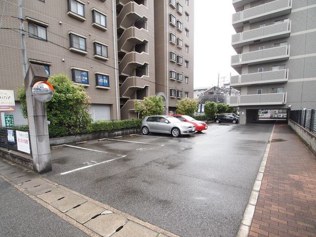 サンモール21の駐車場