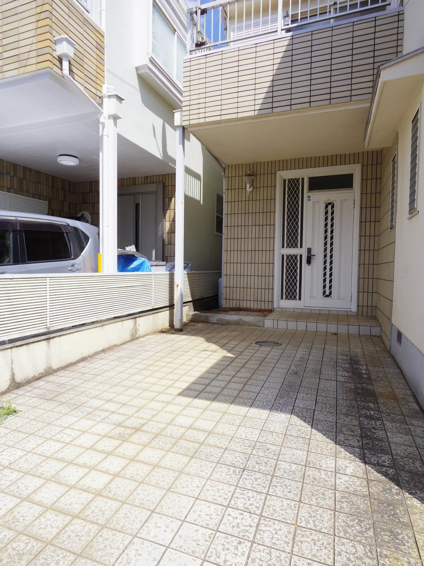 南沢１丁目貸家の駐車場