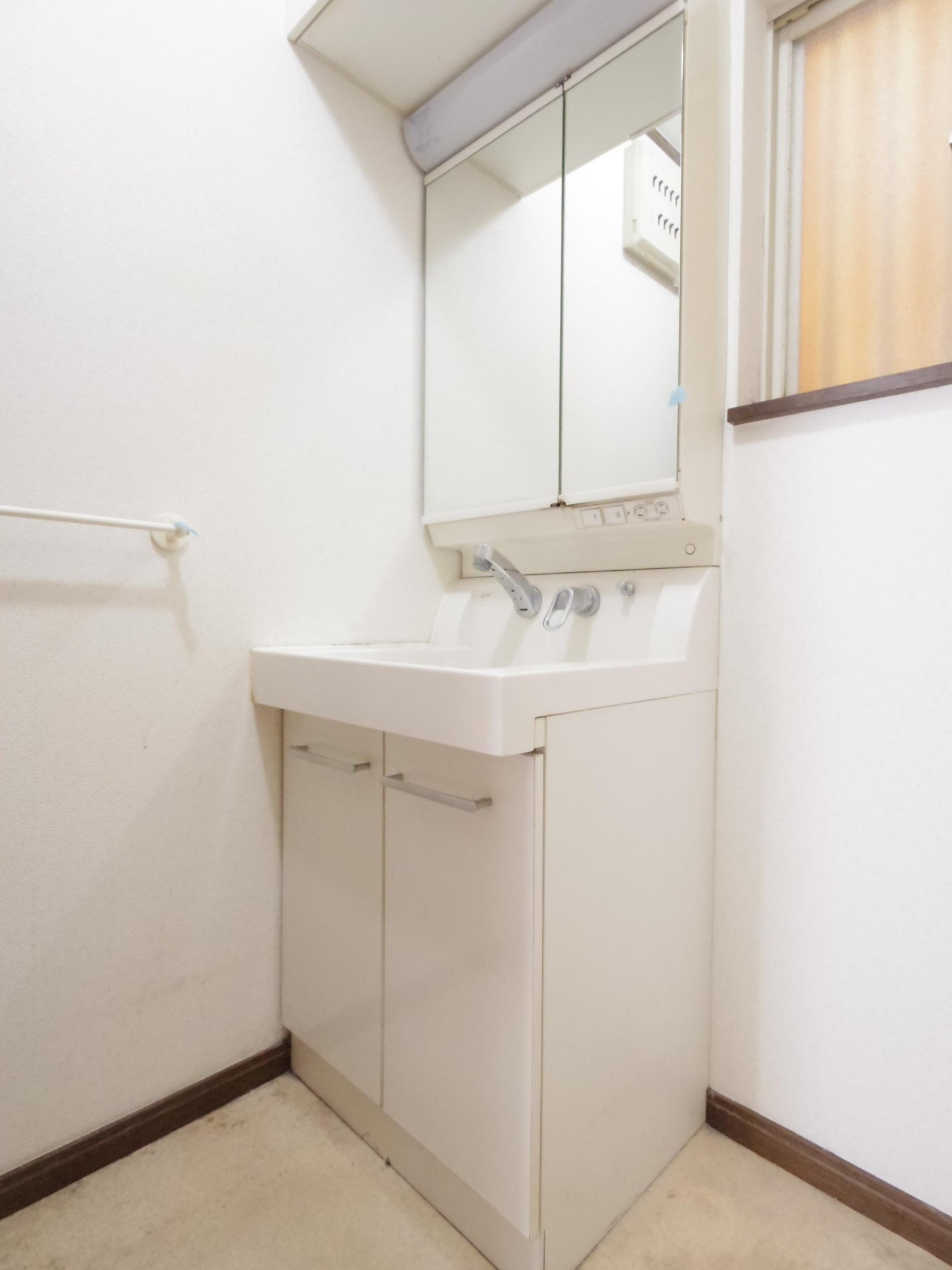 南沢１丁目貸家の洗面所