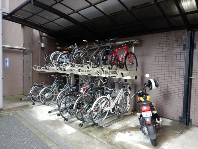レジェンド西早稲田フォレストタワーの駐輪場