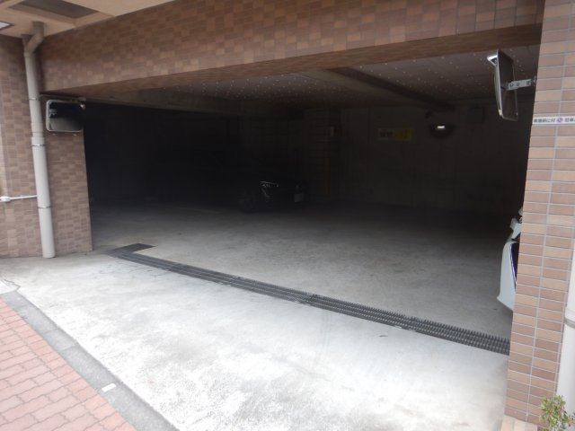 朝日マンション白金通りの駐車場