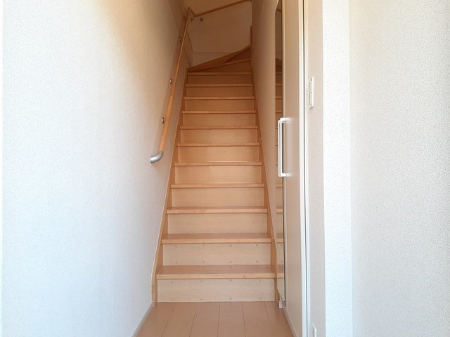 コッティ大泉の玄関|収納もある玄関です