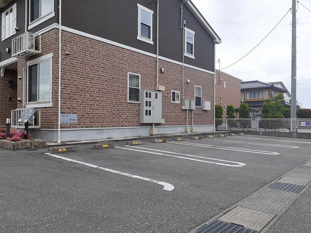 コッティ大泉の駐車場|駐車場完備です