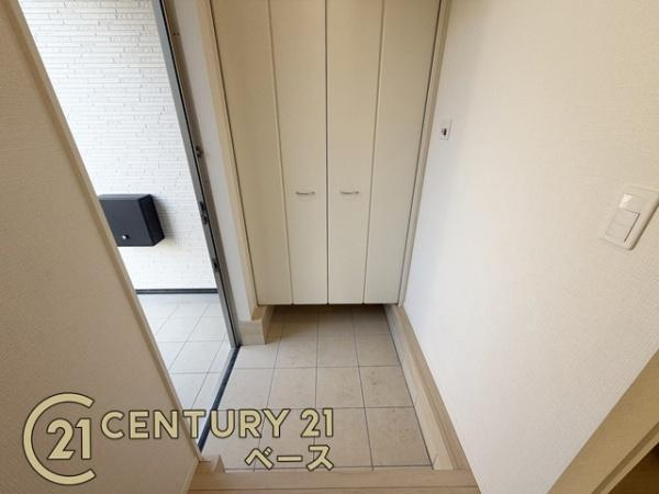 クレイドルガーデン今国府町 １号棟 ／新築一戸建の内観：施工例|■玄関には大容量収納スペースを完備！■