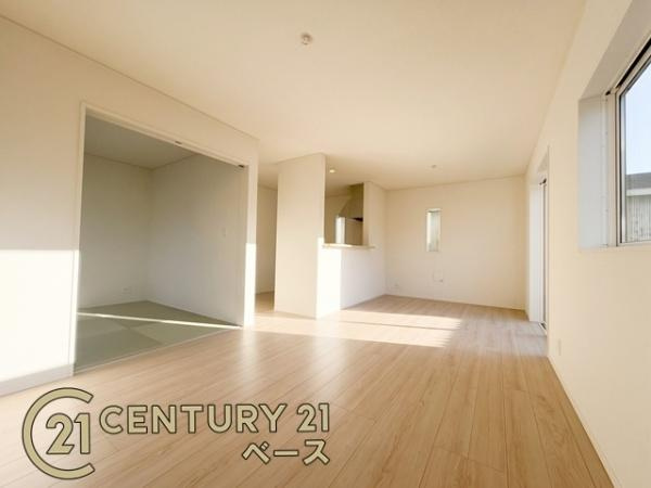 クレイドルガーデン今国府町 １号棟 ／新築一戸建の居間・リビング|■ご家族でくつろいでいただける広々としたリビングです！
