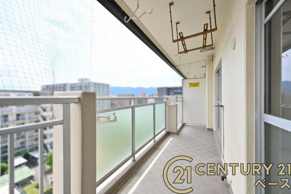 駅前ネオハイツ大和高田Ｂ棟のバルコニー|■現地撮影写真■日当たりのよいバルコニー！洗濯物もよく乾きます！