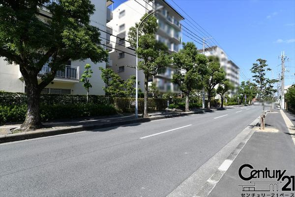 駅前ネオハイツ大和高田Ｂ棟のその他|■現地撮影写真■広々開放的な前面道路です！