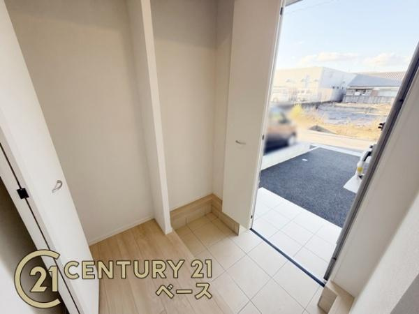 クレイドルガーデン今国府町 ４号棟 ／新築一戸建の内観：施工例|■玄関には大容量収納スペースを完備！■