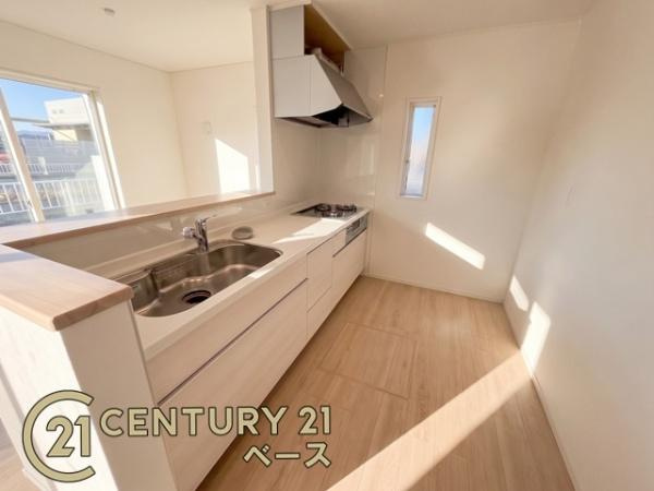 クレイドルガーデン今国府町 ４号棟 ／新築一戸建のキッチン|■家族とのコミュニケーションがとりやすい人気のカウンターキッチン！■