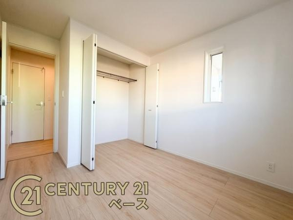 クレイドルガーデン今国府町 ４号棟 ／新築一戸建の内観：施工例|■冬物のコートや季節ものなど、たっぷり収納可能！■
