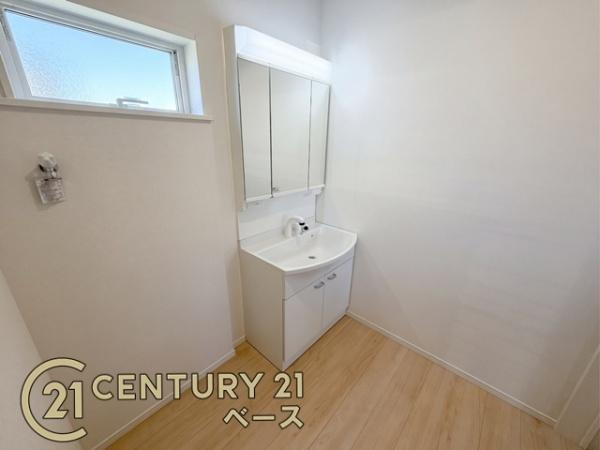 クレイドルガーデン今国府町 ４号棟 ／新築一戸建の内観：施工例|■三面鏡タイプのミラーキャビネット！収納スペースも豊富です！■