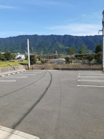 ラ・フェリーチェⅢの駐車場