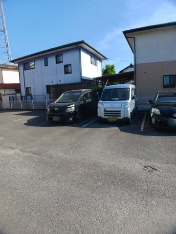 ファミール岡本Ⅱの駐車場