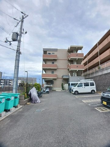 リバーコート浅香の駐車場