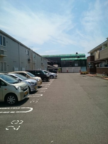 ハピネス　Ｄの駐車場