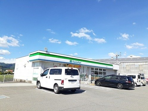 サン・コート南高井の周辺|ファミリマート南高井店様まで270m