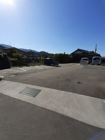 ブルーマーリン　Ｅの駐車場