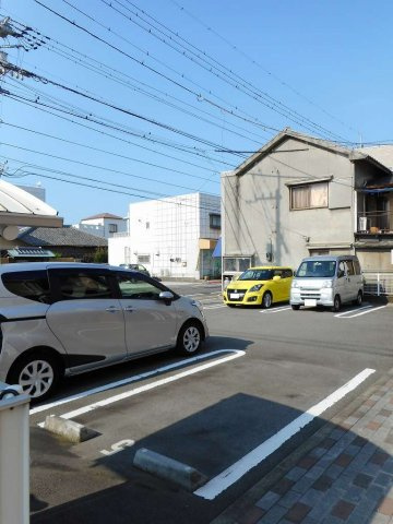 ラウルスＫの駐車場