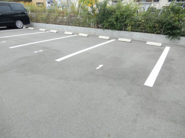 サニーＤハウス芝町の駐車場