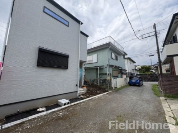 伊勢原市岡崎新築戸建ての前面道路含む現地写真|前面道路含む現地写真です。
