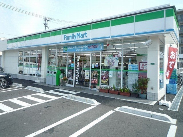 リバーウエスト　Ｂの周辺|ファミリーマートまで450m