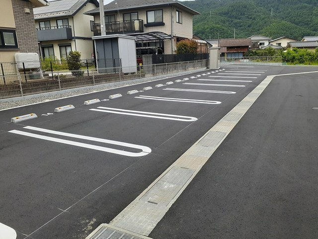 グランデＯＳⅡの駐車場