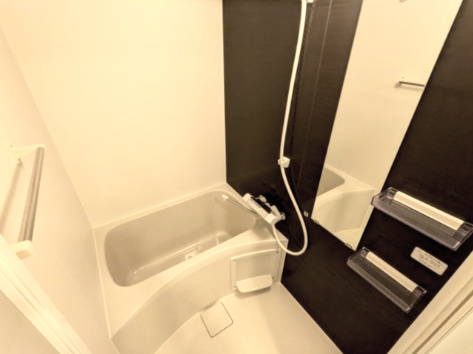 ケイディーエックスレジデンス原木中山の浴室|きれいなお風呂です