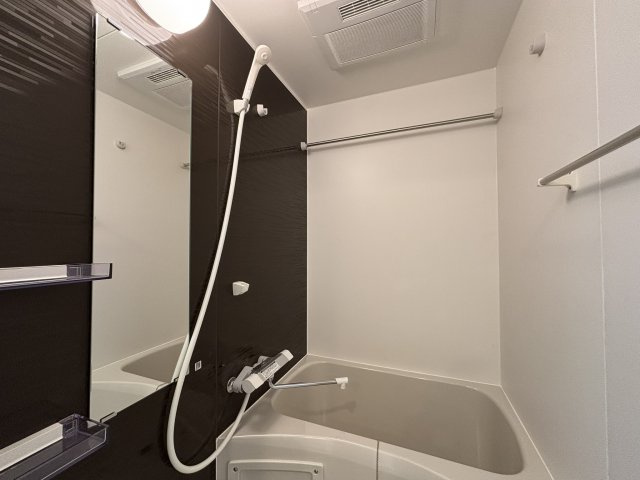 ケイディーエックスレジデンス原木中山の浴室|ゆったり過ごせるお風呂です