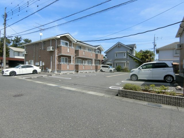 メディオ・コルソＢの駐車場